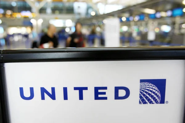 Signboard United Airlines Seen Shanghai Pudong International Airport Shanghai China — Stock Photo, Image