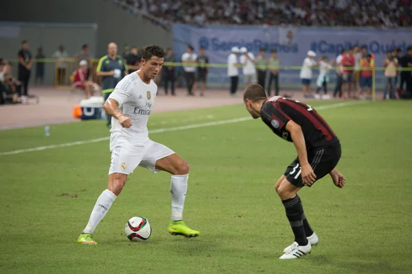 Cristiano Ronaldo Von Real Madrid Links Fordert Luca Antonelli Von — Stockfoto