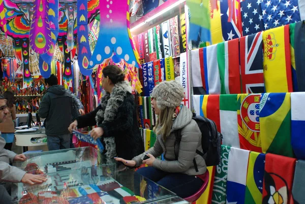 Foreign Customers Buy Items 2014 Brazil World Cup Shop Yiwu — Stock Photo, Image