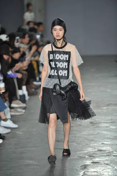 모델은 Chictopia 패션쇼 디자이너 2016 베이징 2015에서 새로운 창조를 — 스톡 사진
