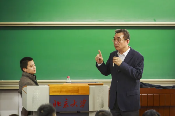 中国经济学家 前首席经济学家 世界银行高级副总裁林毅夫于2015年12月18日在北京大学发表演讲 — 图库照片