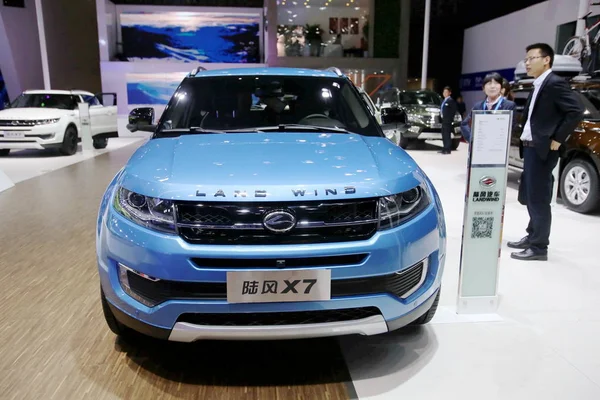 Landwind Suv Jmc Jiangling Motor Que Asemeja Range Rover Evoque —  Fotos de Stock