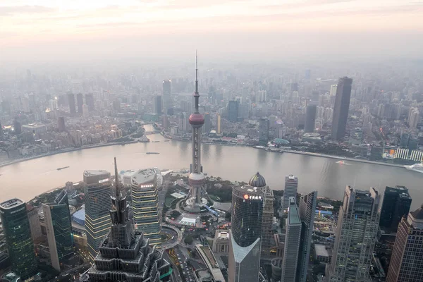Esta Foto Tirada Alto Centro Financeiro Mundial Xangai Mostra Uma — Fotografia de Stock