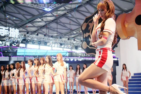 Showgirls Jelent Meg Állvány Seasun Entertainment Alatt Kína Digitális Entertainment — Stock Fotó