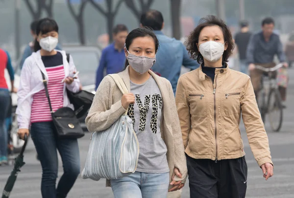 Пешеходы Масках Лица Пекине Октября 2015 — стоковое фото