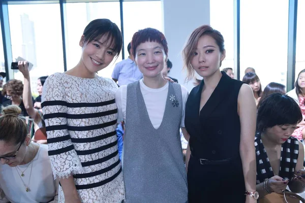 Chanteuse Chinoise Zhang Liangying Droite Actrice Sandra Sichun Gauche Assistent — Photo