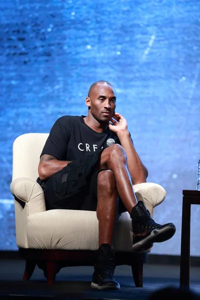 Amerykański Koszykówka Superstar Kobe Bryant Uczęszcza Konferencji Prasowej Aby Poprzeć — Zdjęcie stockowe