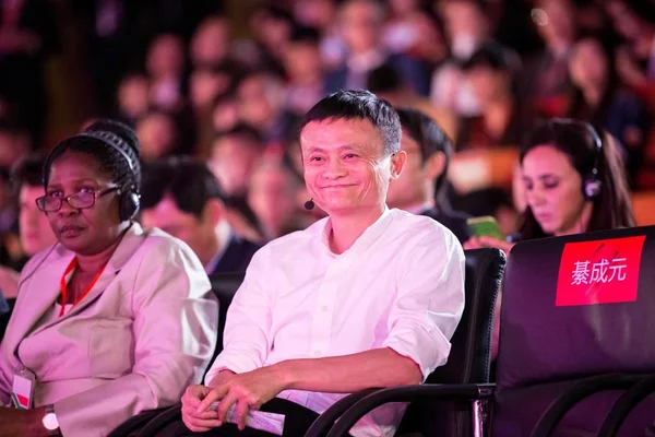 Jack Yun Derecha Presidente Alibaba Group Reacciona Evento Lanzamiento Del — Foto de Stock