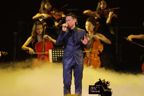 Cantante Hong Kong Jacky Cheung Presenta Durante Décimo Concierto Ceremonia —  Fotos de Stock