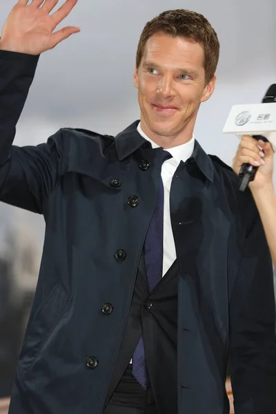 Brit Színész Benedict Cumberbatch Hullámok Egy Promóciós Eseményt Suv Sanghaj — Stock Fotó