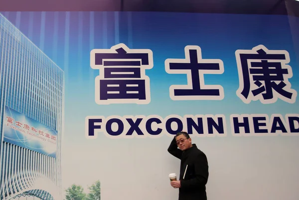Bir Yaya Pudong Şanghay Çin Şubat 2015 Inşaat Altında Foxconn — Stok fotoğraf