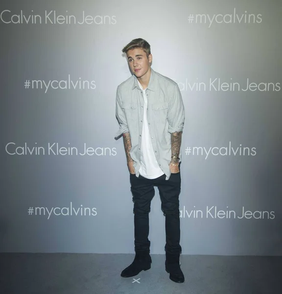 Καναδικός Τραγουδιστής Justin Bieber Θέτει Στο Φεστιβάλ Μουσικής Calvin Klein — Φωτογραφία Αρχείου