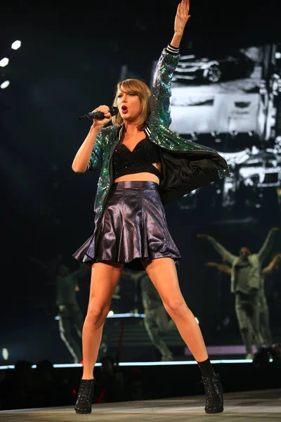 Αμερικανίδα Τραγουδίστρια Taylor Swift Που Εκτελεί Στο World Tour Συναυλία — Φωτογραφία Αρχείου