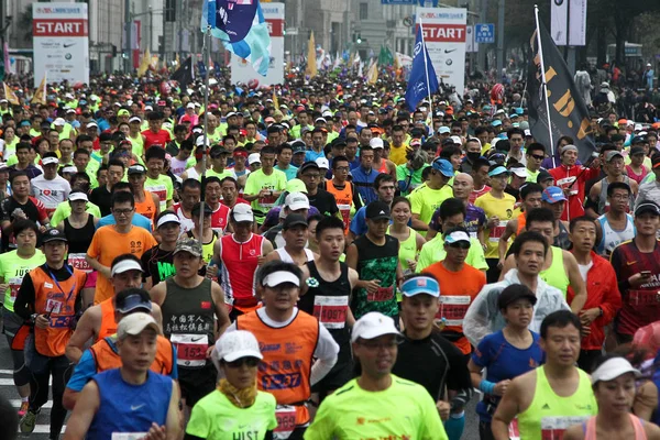 Participants Compete 2015 Shanghai International Marathon Shanghai China November 2015 — Stock Photo, Image