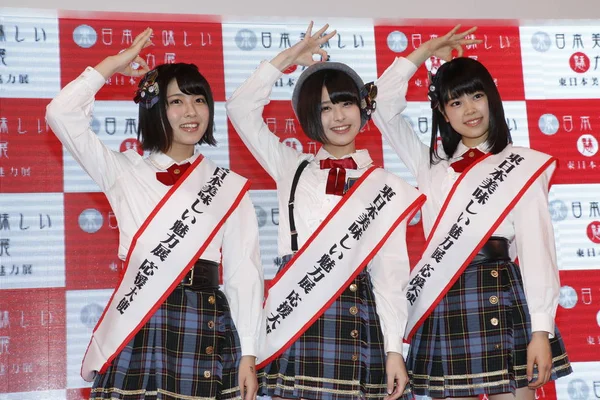 Зліва Марія Shimizu Shiori Сато Нанази Йошикаву Команди Японських Idol — стокове фото