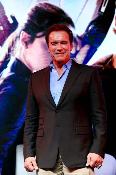 Actor Estadounidense Arnold Schwarzenegger Posa Durante Una Conferencia Prensa Para — Foto de Stock