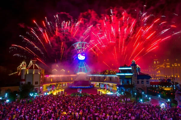 Explotan Fuegos Artificiales Sobre Parque Temático Hello Kitty Condado Anji —  Fotos de Stock