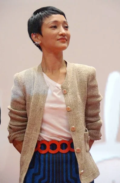 Chińska Aktorka Zhou Xun Uśmiecha Podczas Premiery Jej Film Podróż — Zdjęcie stockowe