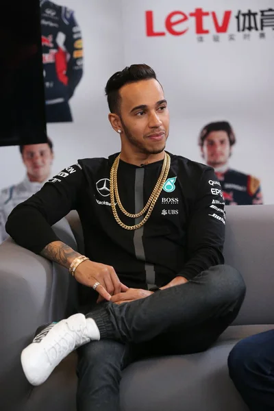 Piloto Británico Lewis Hamilton Mercedes Amg Sonríe Una Entrevista Antes — Foto de Stock