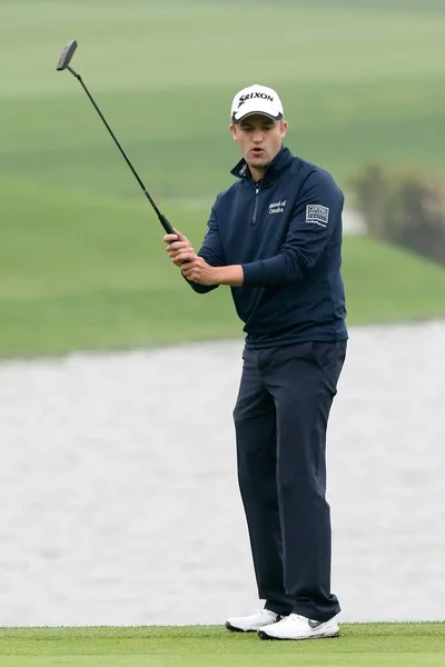2015年11月8日 苏格兰高尔夫球手罗素 诺克斯在中国上海举行的 2015年 Wgc Hspc 冠军高尔夫锦标赛最后一轮比赛中打出推射后做出反应 — 图库照片