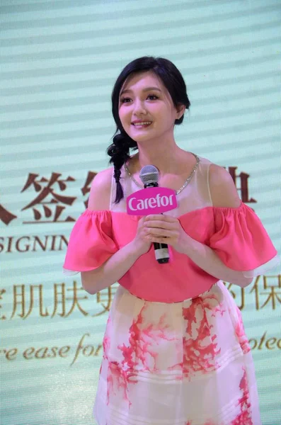 Taiwanesische Sängerin Und Schauspielerin Barbie Hsu Posiert Bei Einer Autogrammstunde — Stockfoto