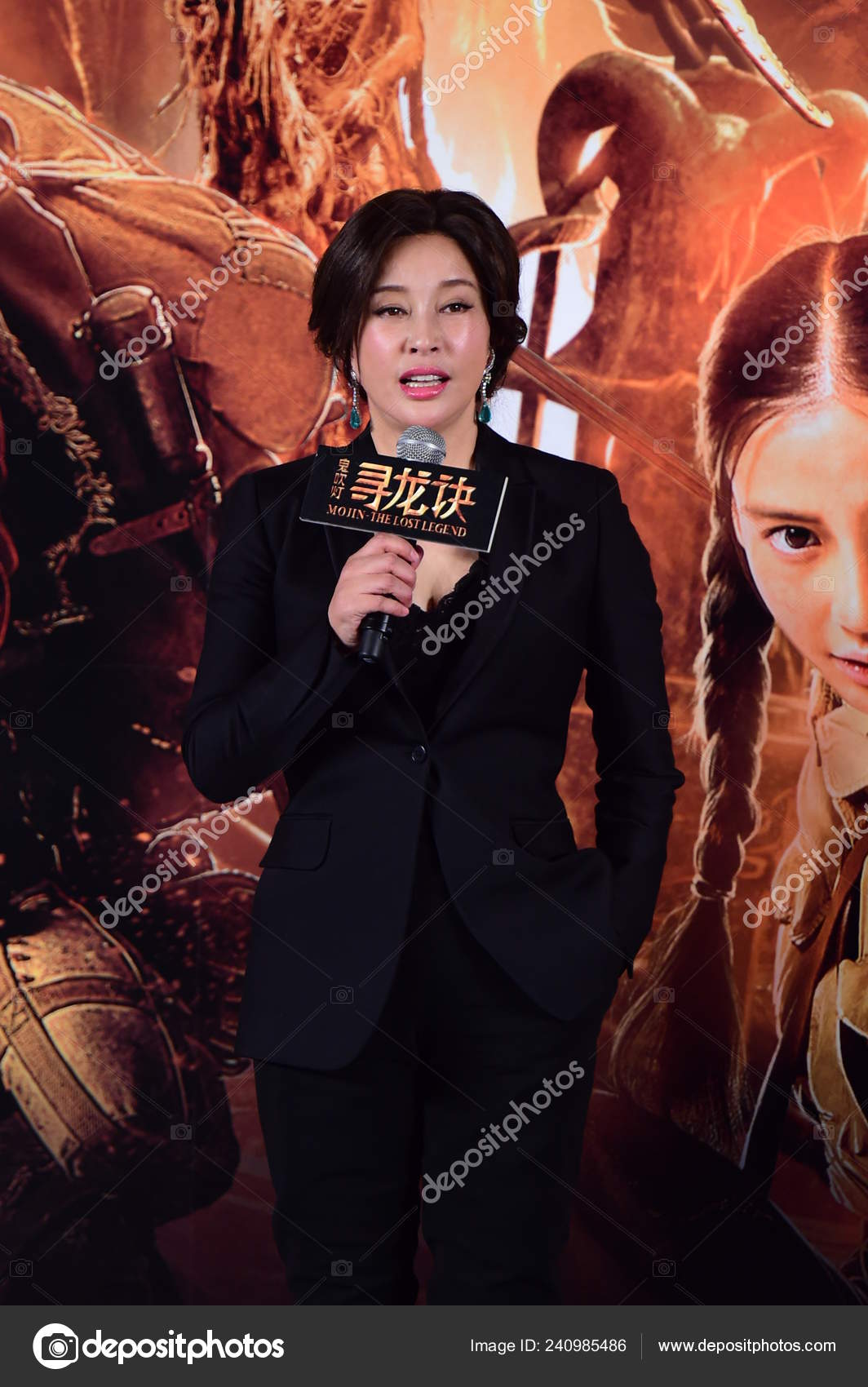 Китайская Актриса Сяоцин Приняла Участие Премьере Своего Нового.