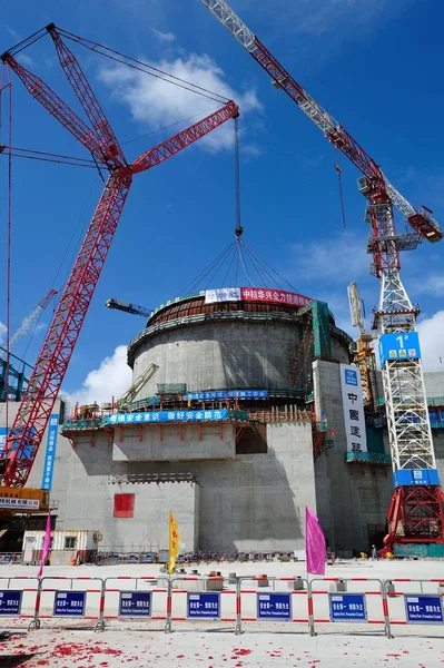 Dome Reaktorinneslutningen För Reaktorn Installeras Vid Taishan Kärnkraftverk Taishan City — Stockfoto