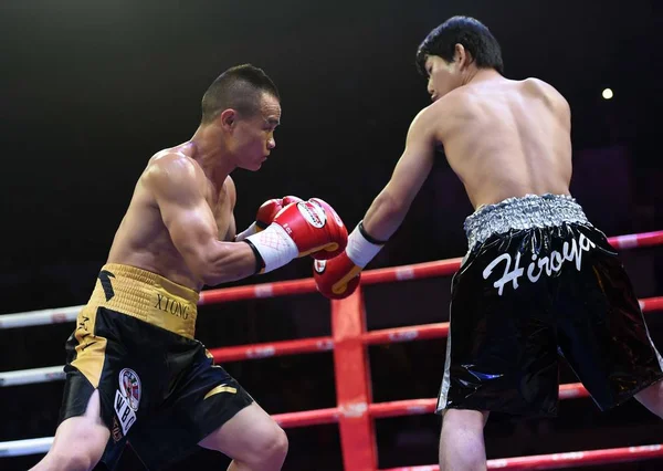 Xiong Chaozhong China Izquierda Compite Con Hiroya Yamamoto Japón Lucha — Foto de Stock