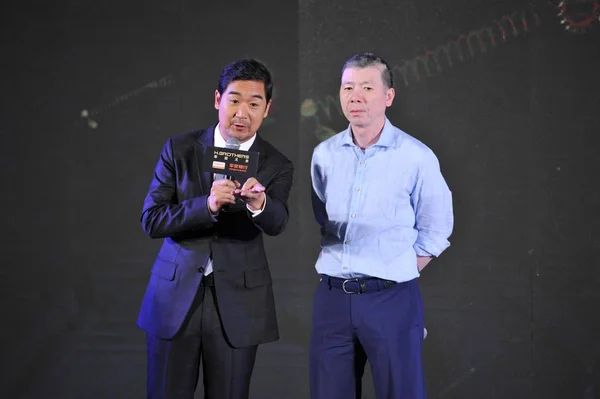 Chinese Acteur Zhang Guoli Links Spreekt Als Directeur Feng Xiaogang — Stockfoto