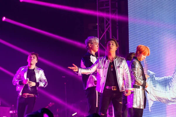 ⬇ Скачать Картинки Big Bang Tour, Стоковые Фото Big Bang Tour В.