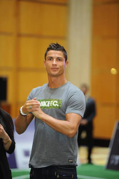 Portugees Voetbal Superster Cristiano Ronaldo Vormt Tijdens Een Ventilator Vergadering — Stockfoto