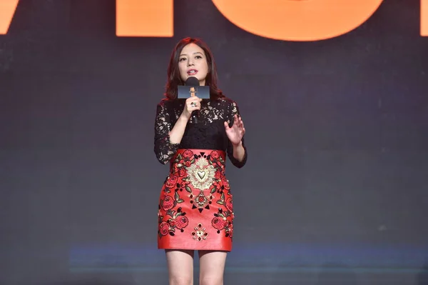2015年3月30日 中国女星赵薇在中国北京为她的电影 迷失在香港 举行的新闻发布会上发表讲话 — 图库照片