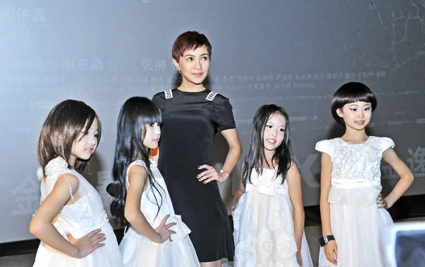 Actrice Taïwanaise Amber Kuo Centre Pose Lors Une Réunion Fans — Photo