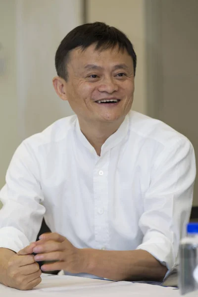 Председатель Alibaba Group Джек Jack Yun Улыбается Время Интервью После — стоковое фото