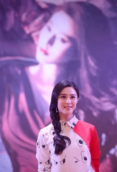 Kinesisk Skådespelerska Fläkten Bingbing Ler Ett Evenemang För Hennes Nya — Stockfoto