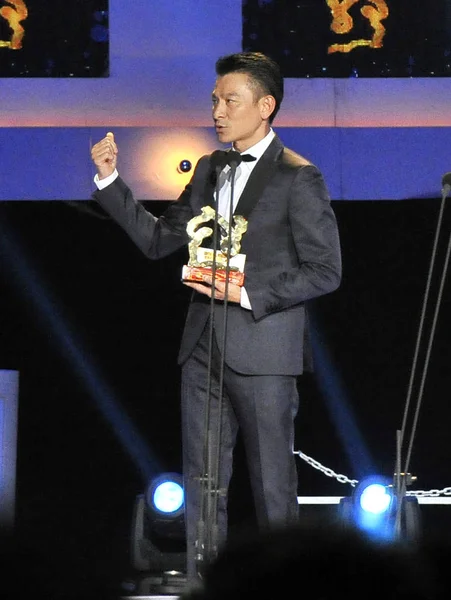 Actor Hong Kong Andy Lau Celebra Trofeo Mejor Actor Durante —  Fotos de Stock