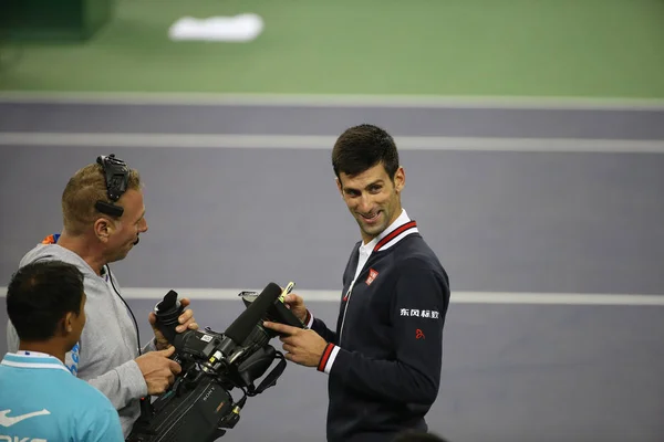 Novak Djokovic Serbia Derecha Sonríe Después Derrotar Martin Klizan Eslovaquia —  Fotos de Stock