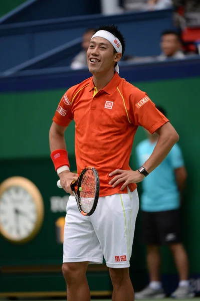2015 上海マスターズ テニス大会で 上海で 2015 男子シングルスの彼らの第二ラウンドの試合で得点に対してオーストラリアのニック Kyrgios 後日本の錦織圭に反応します — ストック写真