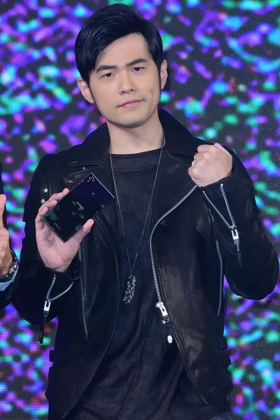 Taiwanesischer Sänger Jay Chou Posiert Mit Einem Sony Xperia Premium — Stockfoto