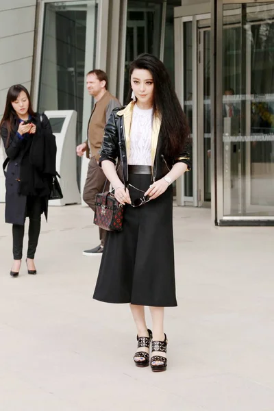 Atriz Chinesa Fan Bingbing Sai Depois Assistir Desfile Louis Vuitton — Fotografia de Stock