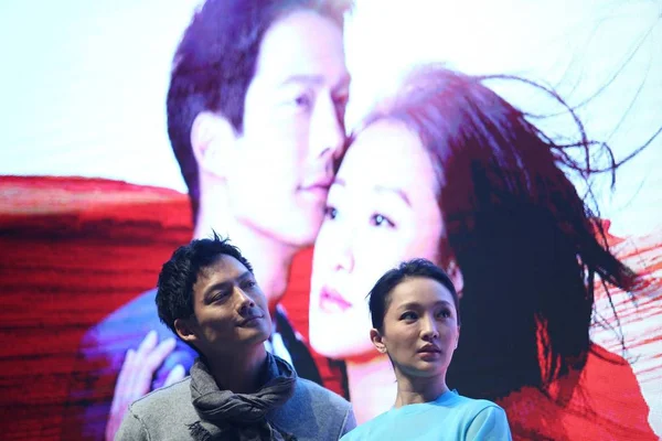 Actriz China Zhou Xun Derecha Marido Actor Estadounidense Archie Kao — Foto de Stock