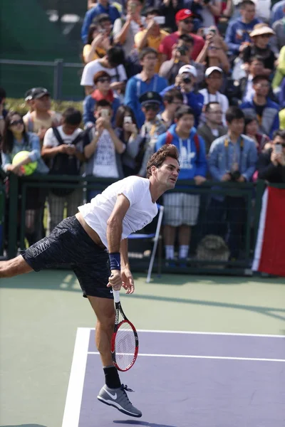 Roger Federer Szwajcarii Bierze Udział Sesji Szkoleniowej Dla 2015 Turniej — Zdjęcie stockowe