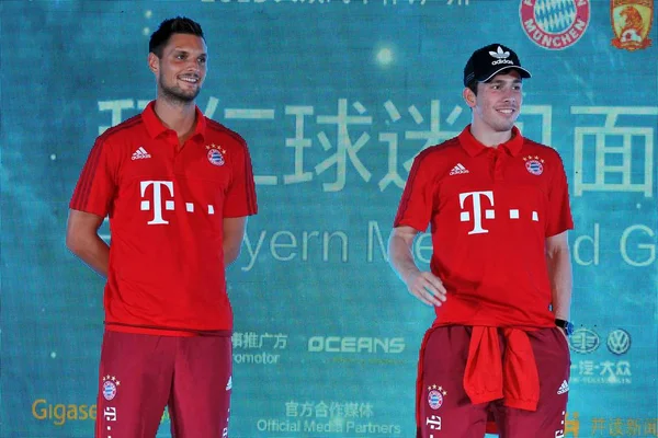 Sven Ulreich Esquerda Pierre Emile Hojbjerg Bayern Munique Posar Durante — Fotografia de Stock