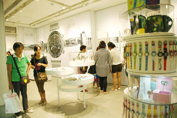 Boutique Clients Dans Magasin Swatch Hong Kong Chine Octobre 2013 — Photo