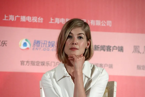 여배우 Rosamund 파이크 2015 상하이 영화제 상하이 중국에 — 스톡 사진