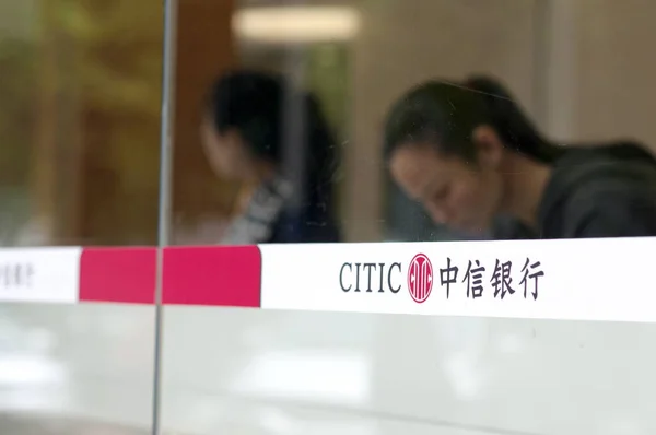 Kinesiska Kunder Besöker Filial Till China Citic Bank Guangzhou City — Stockfoto