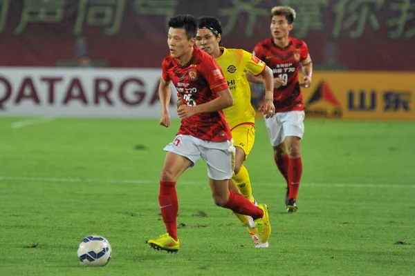 Zou Zheng Del Guangzhou Evergrande Taobao China Centro Gotea Contra — Foto de Stock