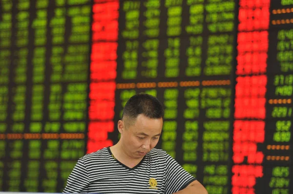 투자자 2015 중국의 안후이 시에서 하락에 가격에 보이는 — 스톡 사진