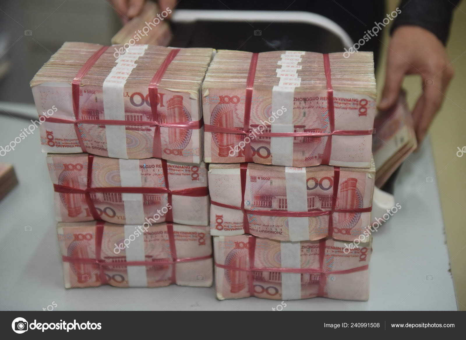 Chinese Clerk Uses Cash Counting Machine Count Rmb Renminbi Yuan — Stock  Editorial Photo © IC Photo #240991508