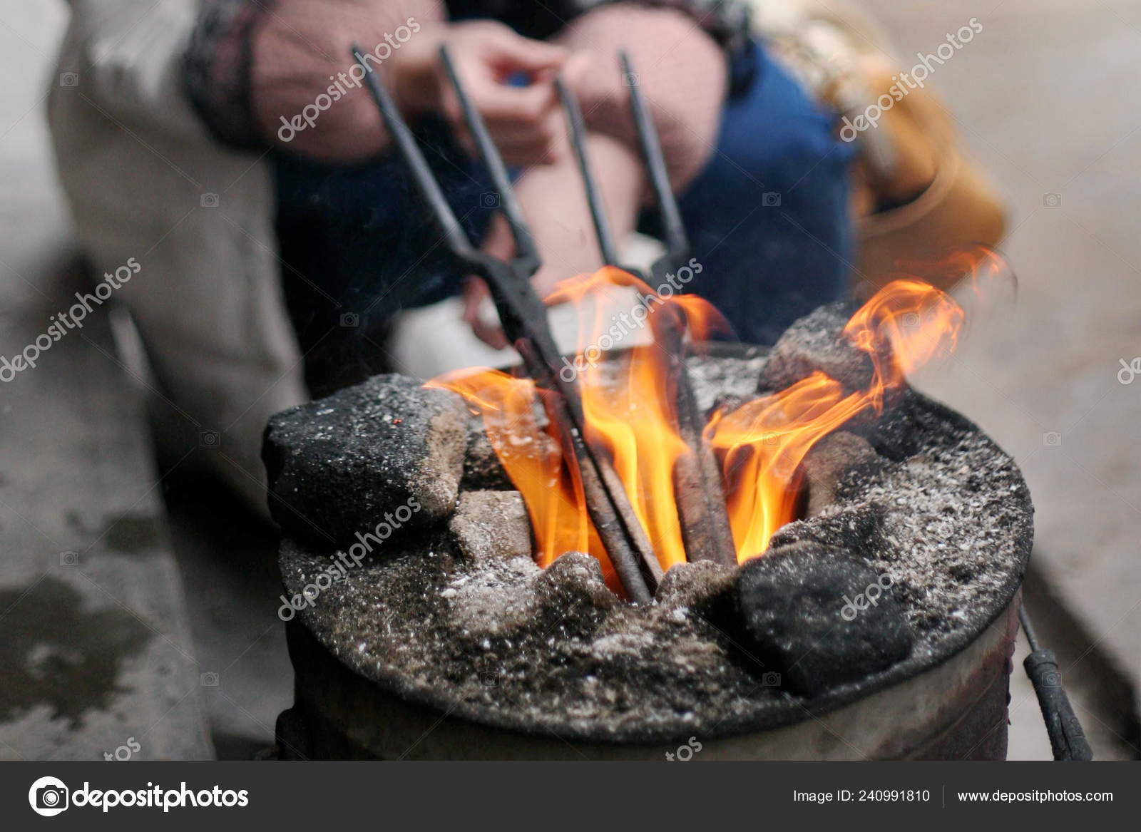 Fire Tongs Being Heated Used Perm Hair Customers Chinese Barber